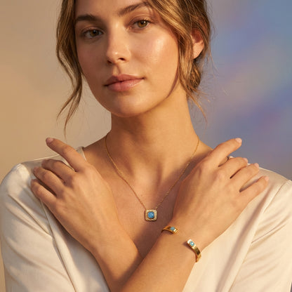 Calm Lyra - Lifestyle worn image