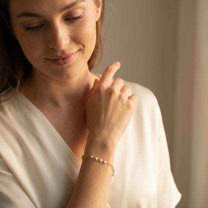 Serenity Perle Bangle - Lifestyle worn image